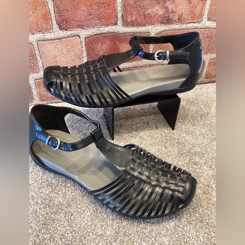 Baretraps Abbie Womens black fisherman sandals size 8.5
